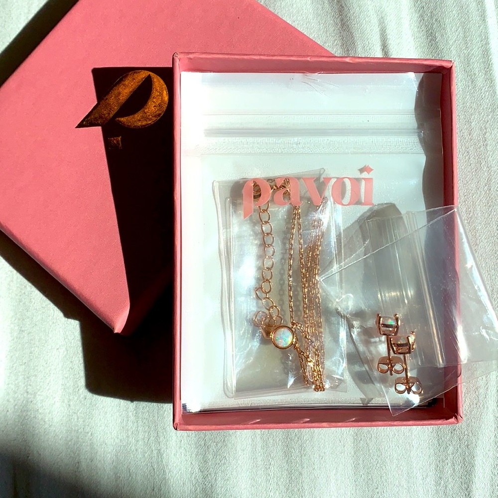 Circle Iridescent Necklace with Gold Chain AND MATCHING EARRINGS!
